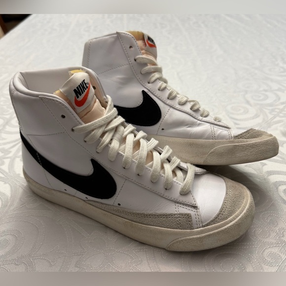 Nike Blazers White Black High-Top Sneakers Woman Size 8 Men Boy 6.5 CZ1055-100 - Picture 2 of 7